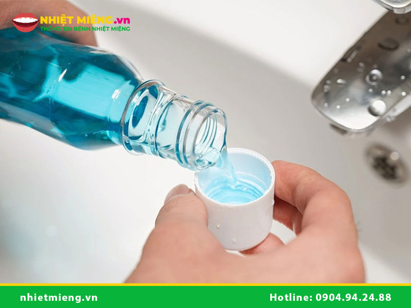Nước súc miệng trị nhiệt miệng