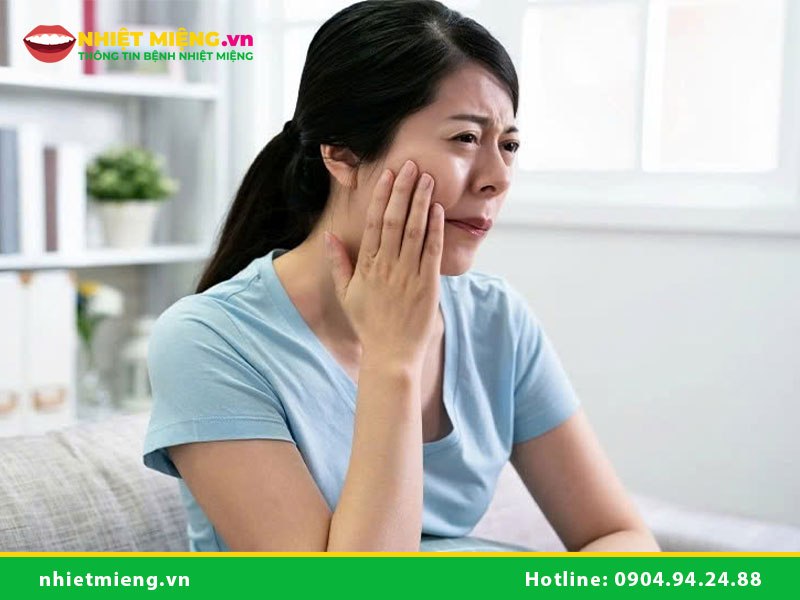 Triệu chứng của bệnh nhiệt miệng là gì